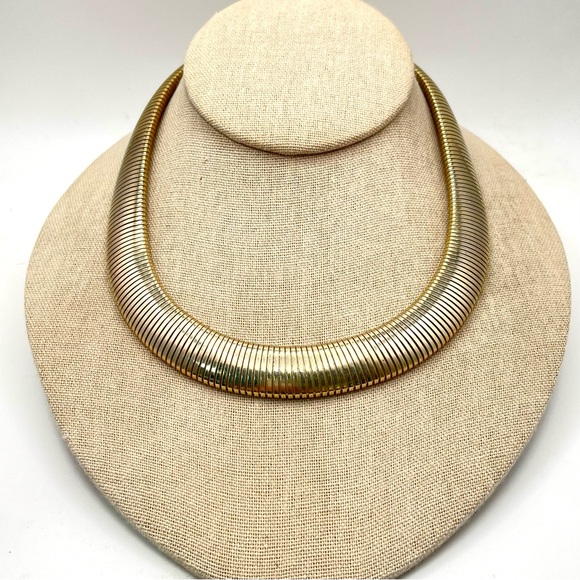 Bold Chic Vintage Polished Gold Tone Omega Statement Choker Necklace - Picture 9 of 16